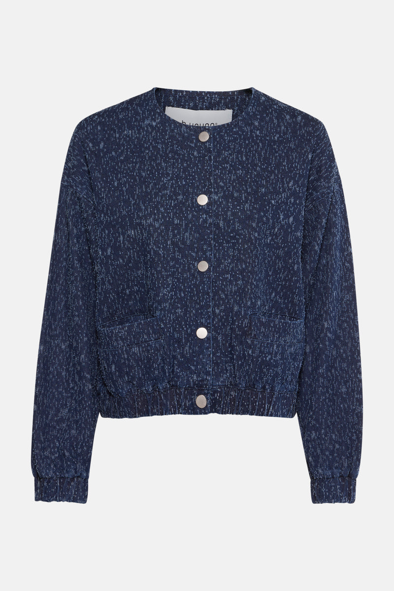 Kort donkerblauw spijkerjack van B.YOUNG met gespikkeld patroon en zilveren knopen.