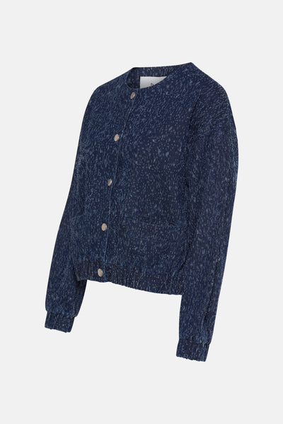 Kort donkerblauw spijkerjack van B.YOUNG, met zilverkleurige knopen en twee opgestikte zakken.