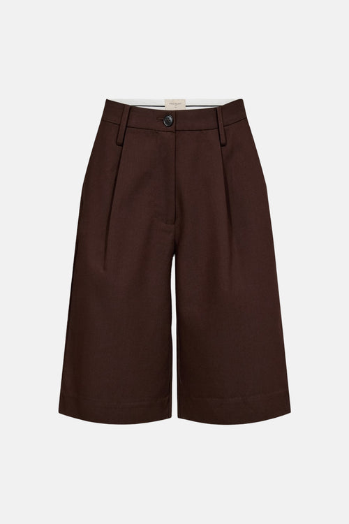 Bermuda marron de FREEQUENT à taille haute plissée avec bouton et passants de ceinture.