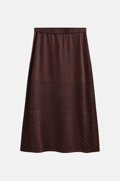 Jupe longue marron de FREEQUENT avec une bande ajourée et un motif losange texturé.