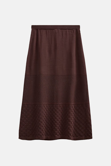 Jupe longue tricotée brune de FREEQUENT avec différents motifs de maille ajourés et à losanges.