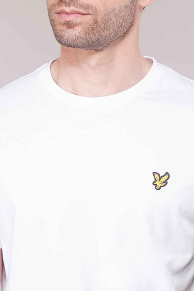T-shirt blanc à manches courtes de LYLE & SCOTT, avec logo brodé sur la poitrine.