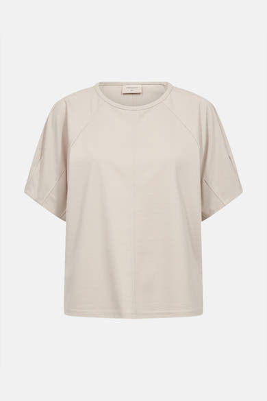 T-shirt beige à manches courtes de coupe ample par FREEQUENT, col rond et coutures discrètes, vue frontale sur fond clair