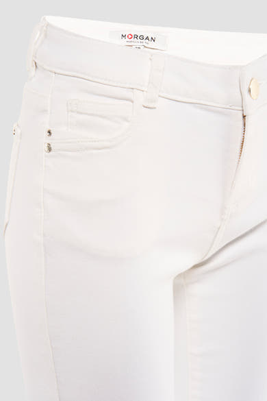 Pantalon blanc de Morgan de Toi, avec une poche et détails argentés.