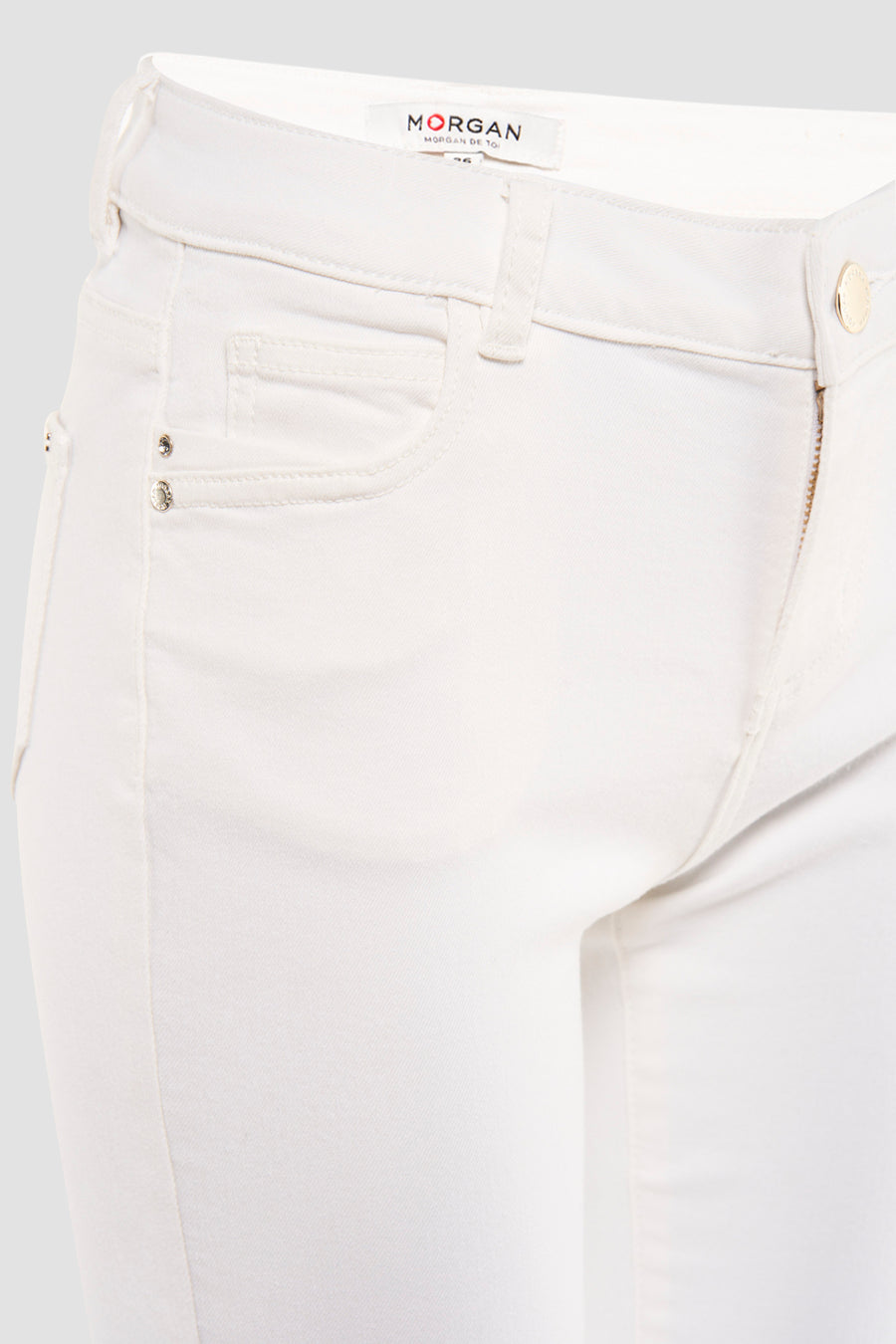 Pantalon blanc de Morgan de Toi, avec une poche et détails argentés.