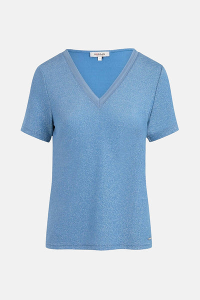 T-shirt bleu à manches courtes de Morgan, avec col en V finement côtelé et tissu légèrement scintillant.
