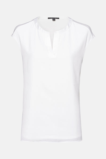 Wit T-shirt met korte mouwen van COMMA, met V-hals.