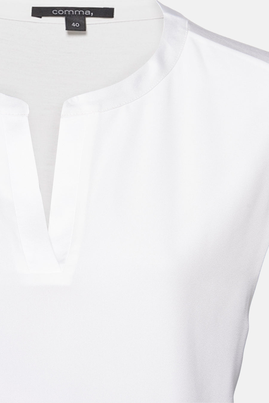 T-shirt blanc à manches courtes de COMMA, avec encolure en V.
