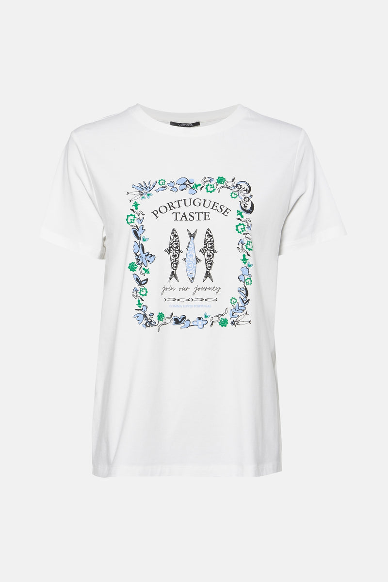 Wit T-shirt met korte mouwen van COMMA, met decoratief sardinemotief en opschrift "Portuguese Taste".