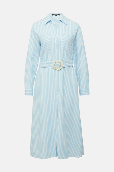 Robe chemise rayée bleue de COMMA, avec ceinture tressée à boucle ronde et manches longues boutonnées.