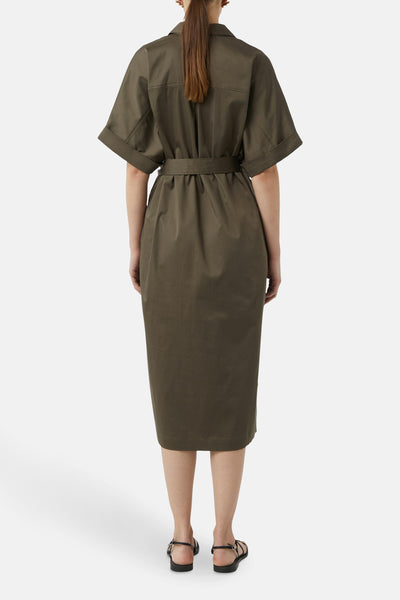 Robe kaki à manches courtes de COMMA, avec ceinture ton sur ton et longueur midi.