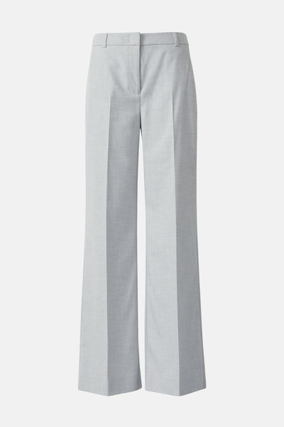 Grijze broek van COMMA, klassieke uitlopende pasvorm, met een subtiele stoftextuur.
