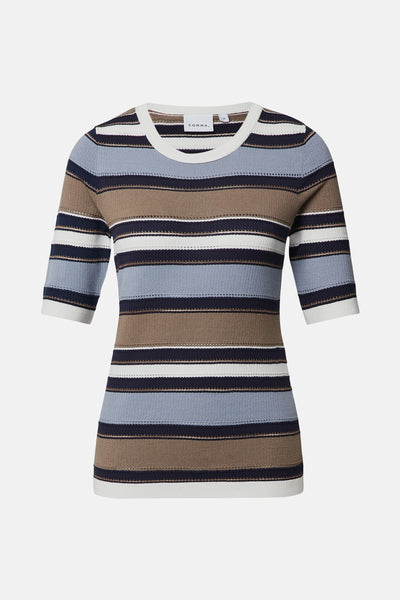 Pull col rond multicolore par COMMA, à rayures horizontales dans les tons de bleu, marron et blanc.