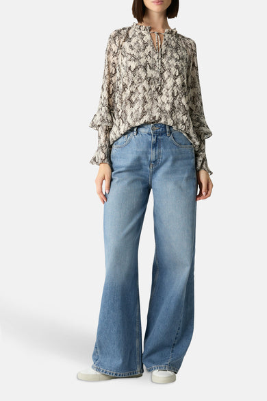 Multikleurige blouse met lange mouwen van COMMA, met slangenprint en ruchesdetails.