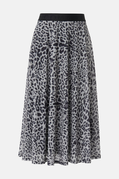 Jupe midi à motif léopard grise de COMMA, avec taille élastique noire et coupe évasée.