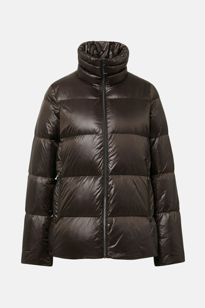 Veste courte marron de COMMA, à col montant et fermeture éclair sur fond blanc.