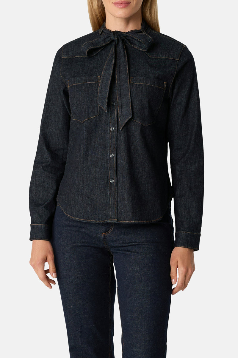 Donkerblauwe spijkerblouse met lange mouwen van COMMA, met twee borstzakken en een decoratieve strik.