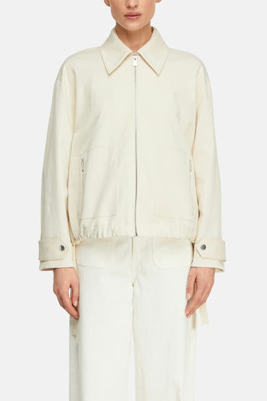 Korte beige jas van COMMA, met lange mouwen en geplooide taille.