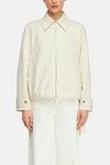 Korte beige jas van COMMA, met lange mouwen en geplooide taille.