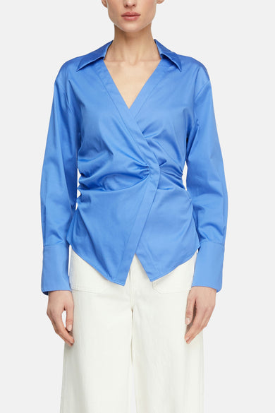 Blauwe blouse met lange mouwen van COMMA, achterkant met gerimpelde details aan de zijkanten.