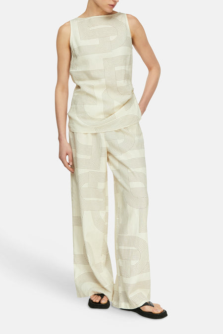 Blouse sans manches beige de COMMA, à motif linéaire géométrique marron.