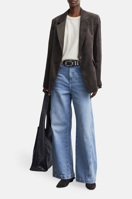 Beige round-neck sweater by COMMA, worn under a dark corduroy blazer with wide-leg blue jeans and black ankle boots, full-length lifestyle view