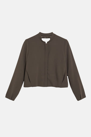 Veste courte marron structurée par COMMA, col montant avec découpes, vue de face sur fond clair