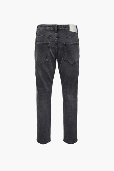 Middelgrijze tapered jeans van ONLY & SONS, achterkant, met donkere wassing en opgestikte zakken.