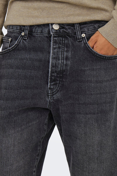 Middelgrijze tapered jeans van ONLY & SONS®, met knoopsluiting en een steekzak.