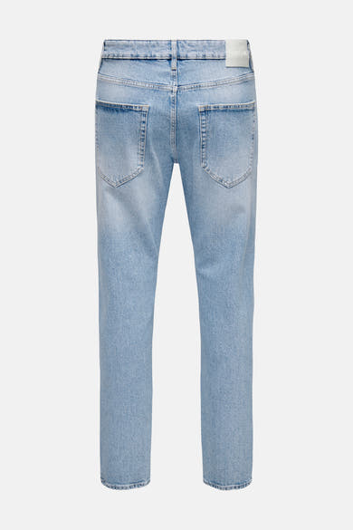 Jean tapered bleu clair ONLY & SONS®, vu de dos, avec deux poches arrière et une étiquette à la taille.