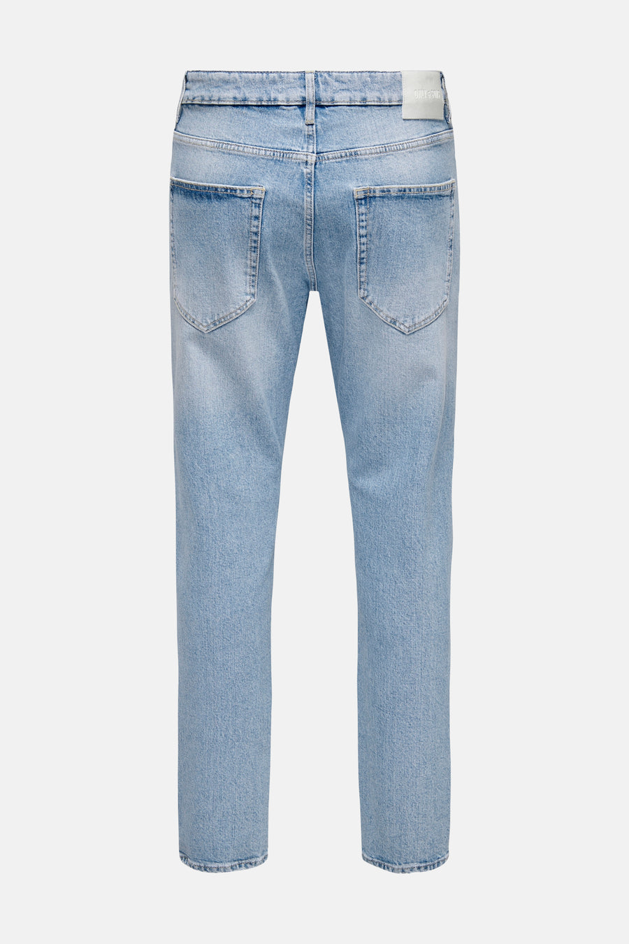 Jean tapered bleu clair ONLY & SONS®, vu de dos, avec deux poches arrière et une étiquette à la taille.