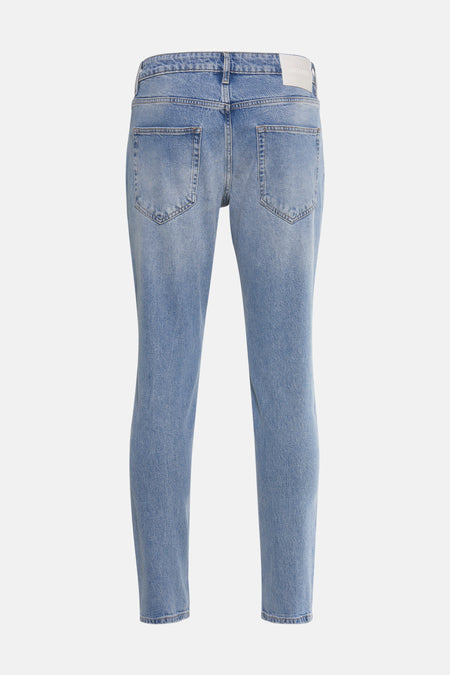 Lichtblauwe skinny jeans van ONLY & SONS, met achterzakken en een zichtbaar merklabel.