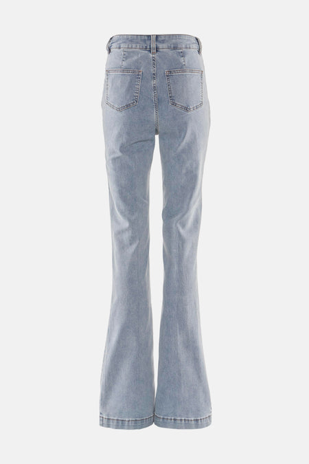 Jean bootcut en denim bleu clair de Morgan de Toi, avec poches arrière et coupe évasée.
