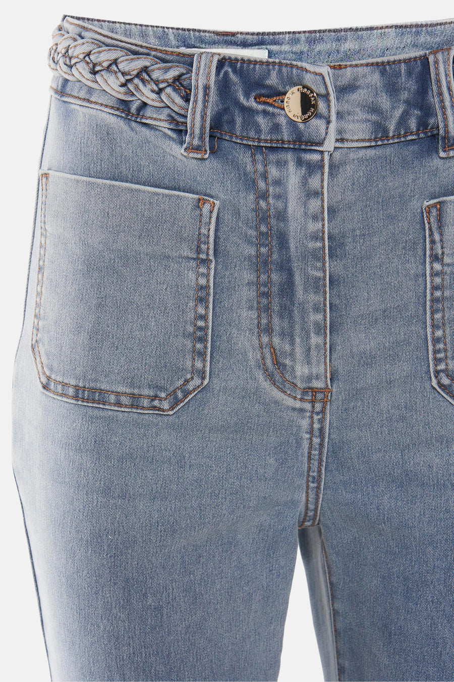 Bootcut jeans in lichtblauw denim van Morgan de Toi, met een gevlochten riem en opgestikte zakken.