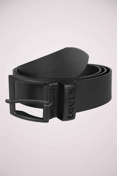 Ceinture noire par Levi's Accessories, avec boucle carrée ton sur ton.