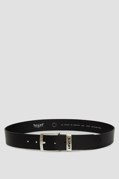 Ceinture noire en cuir bovin de Levi's, avec boucle argentée à ardillon.