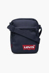 Sac à bandoulière bleu de Levi's, avec le logo rouge et blanc imprimé en bas.