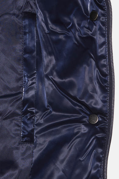 Korte blauwe jas van LAURA JO, met een glanzende textuur en een zichtbare verticale zak.
