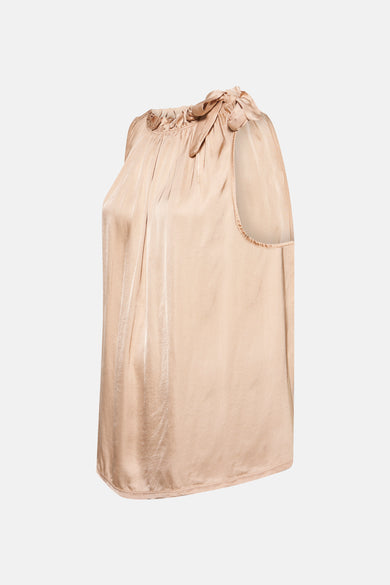 Beige mouwloze top van Terra di Siena met geplooide details bij de hals en een decoratieve strik.