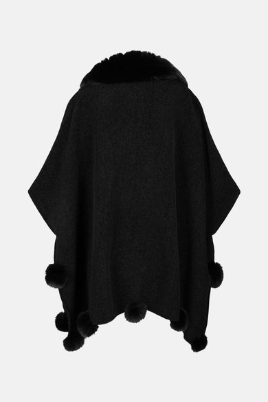 Zwarte poncho van Morgan de Toi met imitatiebontkraag en kwastjesrand.