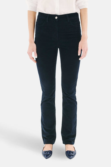 Blauwe broek van CAROLL, rechte pasvorm, gedragen met een wit overhemd met lange mouwen.