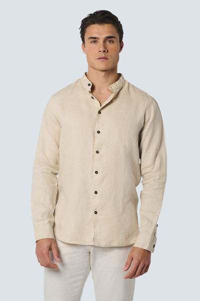 Beige lange mouwen overhemd van NO EXCESS, met knoopsluiting en gebroken witte broek.