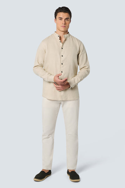 Beige overhemd met lange mouwen van NO EXCESS, met mao kraag en zwarte knopen.