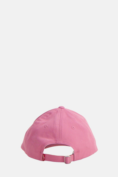 Casquette rose de Levi's Accessories, vue de derrière avec boucle de réglage métallique.