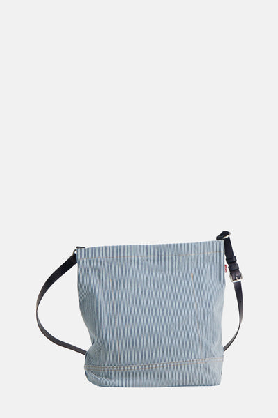 Gestreepte blauwe handtas van Levi's Accessories, met een zwarte schouderriem en een zilveren gesp.