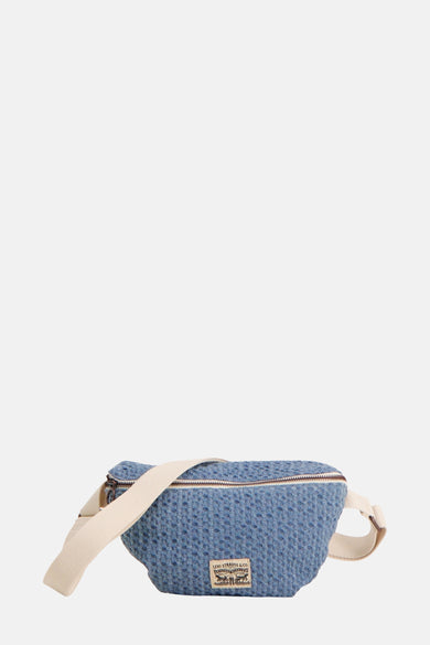 Sac à main bleu de Levi's Accessories, avec une texture tissée et une fermeture éclair.