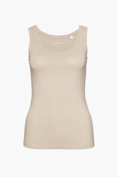 Beige hemdje van OPUS, aansluitende pasvorm, van gladde en fijne stof, op een witte achtergrond.