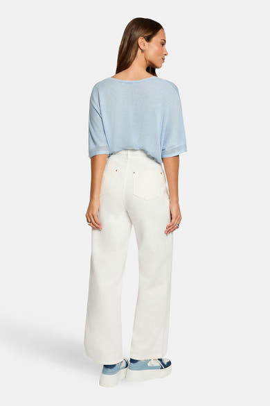 T-shirt bleu à manches courtes de Morgan de Toi, avec des détails ajourés au niveau des manches.