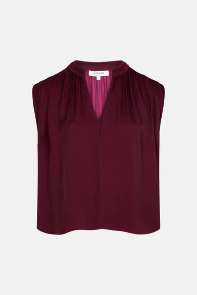 Chemisier bordeaux sans manches de Morgan de Toi, avec encolure froncée et décolleté en V.