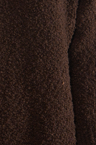 Pull à col en V marron de Terra di Siena, en maille texturée bouclée.